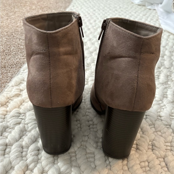 Women’s Tan Booties Size 9 - Picture 3 of 4